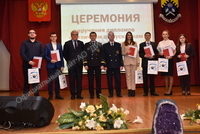 Главный инженер вручал дипломы выпускникам университета - Официальный сайт непубличного акционерного общества "Орденов Трудового Красного Знамени Первоуральский динасовый завод имени Ефима Моисеевича Гришпуна" (АО "ДИНУР")